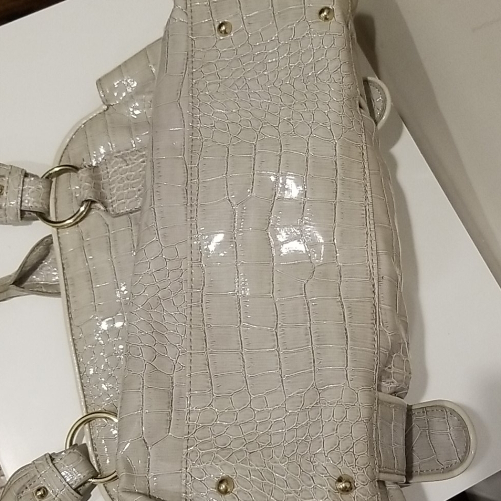 Suzy Smith Light Grey Glossy Handbag - Picture 6 of 7